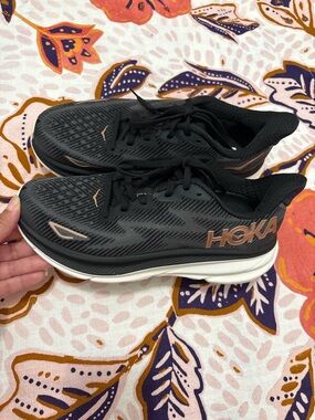 Hoka Clifton 9 Black Rose Gold Running Sneakers Women’s Size 7.5